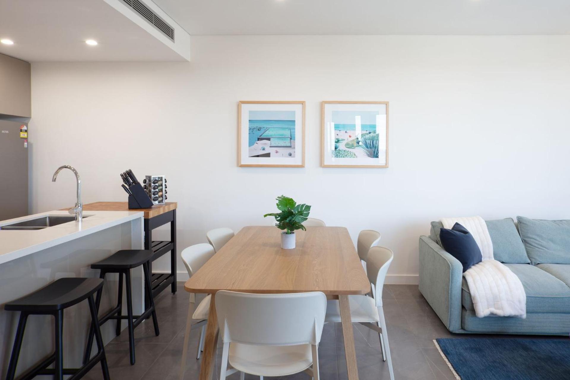 Modern Splendour, Macquarie Park I30 *